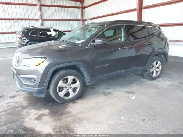 3C4NJDBB6JT355316 2018 JEEP COMPASS - Image 2