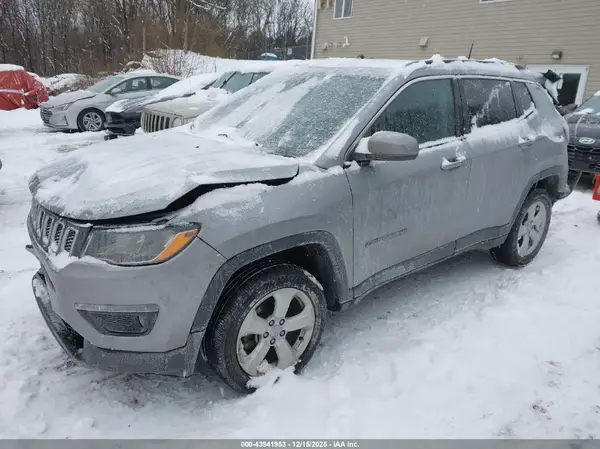 3C4NJDBB6JT360824 2018 JEEP COMPASS - Image 2