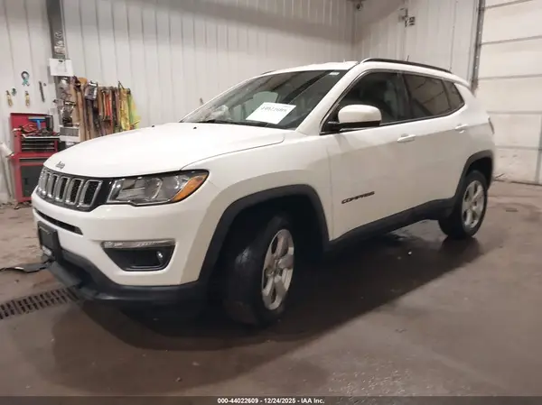 3C4NJDBB6JT361021 2018 JEEP COMPASS - Image 2