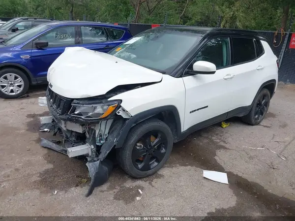 3C4NJDBB6JT394777 2018 JEEP COMPASS - Image 2