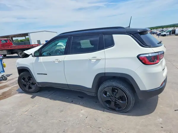 3C4NJDBB6JT394813 2018 JEEP COMPASS - Image 2