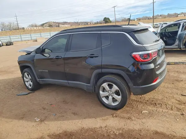 3C4NJDBB6JT398764 2018 JEEP COMPASS - Image 2