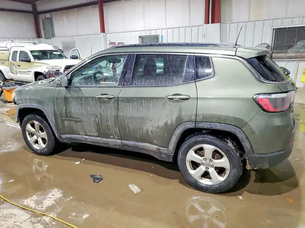 3C4NJDBB6JT409889 2018 JEEP COMPASS - Image 2