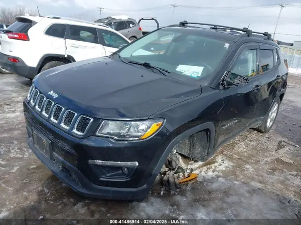 3C4NJDBB6JT418222 2018 JEEP COMPASS - Image 2