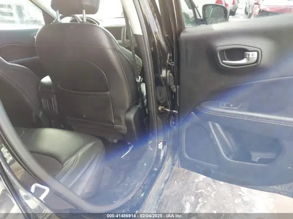3C4NJDBB6JT418222 2018 JEEP COMPASS - Image 8