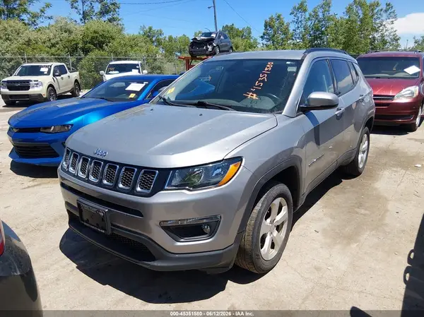 3C4NJDBB6JT418379 2018 JEEP COMPASS - Image 2