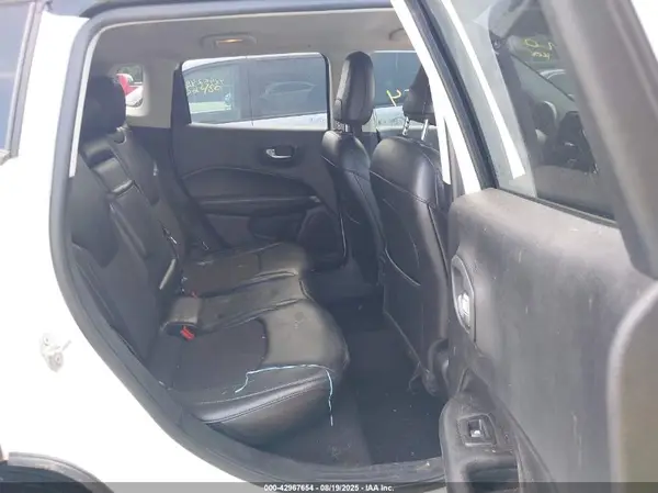 3C4NJDBB6JT432542 2018 JEEP COMPASS - Image 8