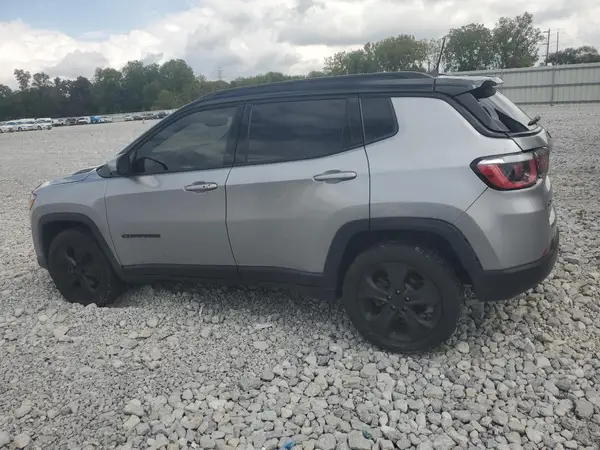 3C4NJDBB6JT432587 2018 JEEP COMPASS - Image 2
