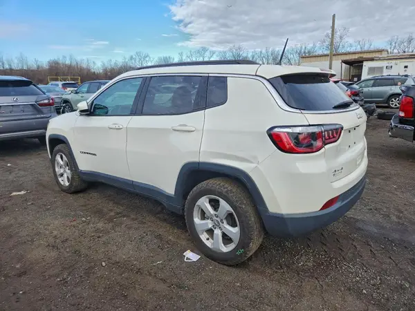 3C4NJDBB6JT454072 2018 JEEP COMPASS - Image 2