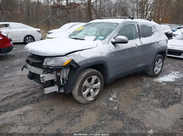 3C4NJDBB6JT457022 2018 JEEP COMPASS - Image 2