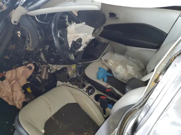 3C4NJDBB6JT464911 2018 JEEP COMPASS - Image 8