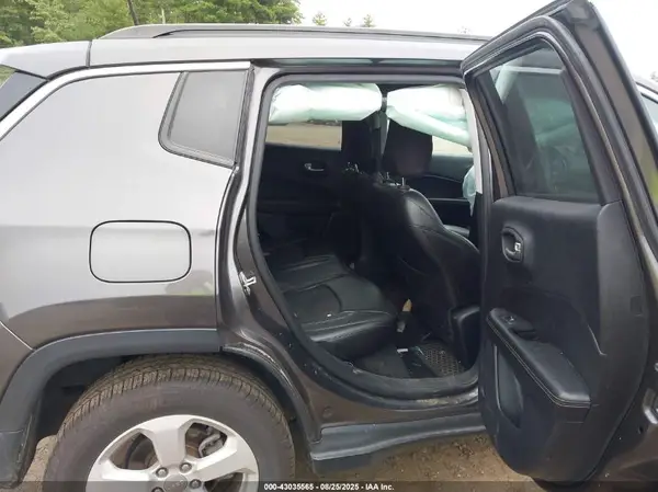 3C4NJDBB6JT479294 2018 JEEP COMPASS - Image 8