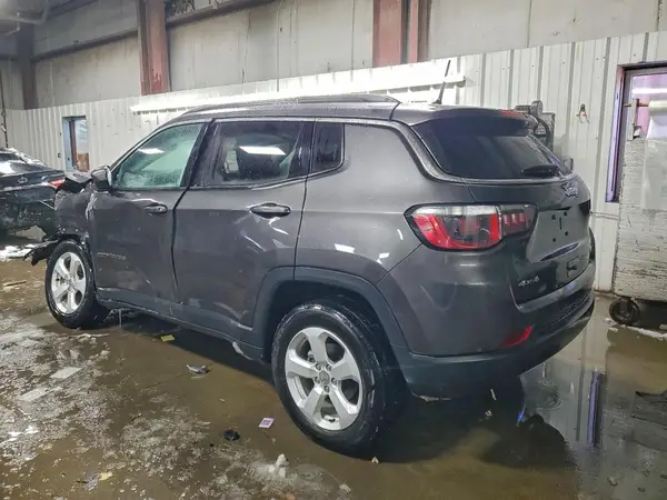 3C4NJDBB6JT482325 2018 JEEP COMPASS - Image 2