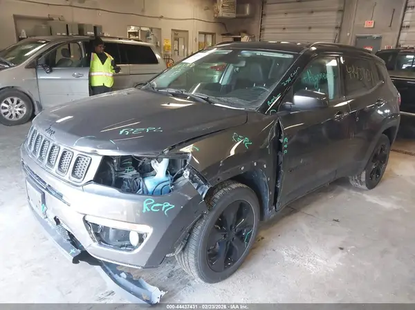 3C4NJDBB6KT621113 2019 JEEP COMPASS - Image 2