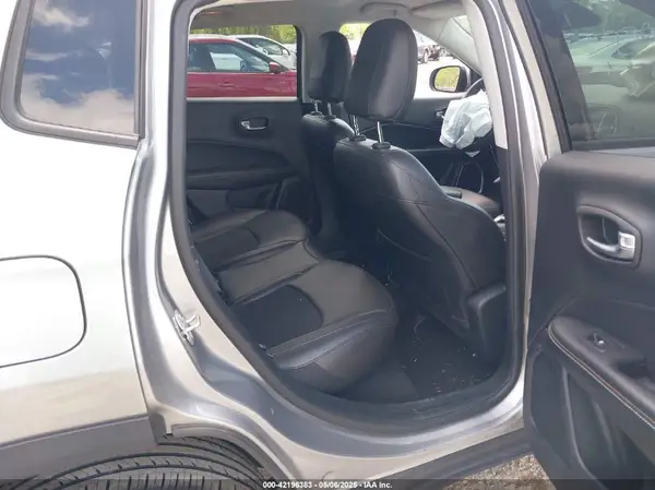 3C4NJDBB6KT657190 2019 JEEP COMPASS - Image 8