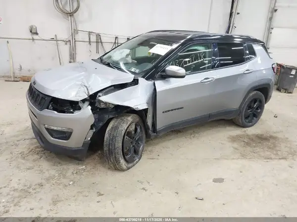 3C4NJDBB6KT679755 2019 JEEP COMPASS - Image 2