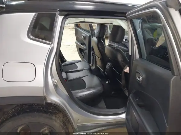 3C4NJDBB6KT679755 2019 JEEP COMPASS - Image 8