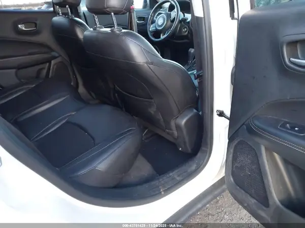 3C4NJDBB6KT697057 2019 JEEP COMPASS - Image 8