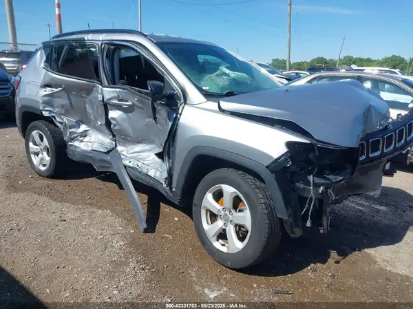 3C4NJDBB6KT697110 2019 JEEP COMPASS - Image 1