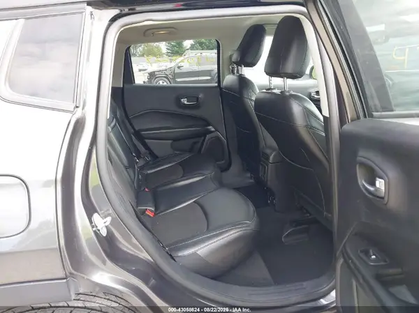 3C4NJDBB6KT723835 2019 JEEP COMPASS - Image 8