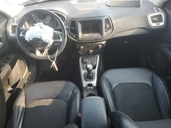 3C4NJDBB6KT729618 2019 JEEP COMPASS - Image 8