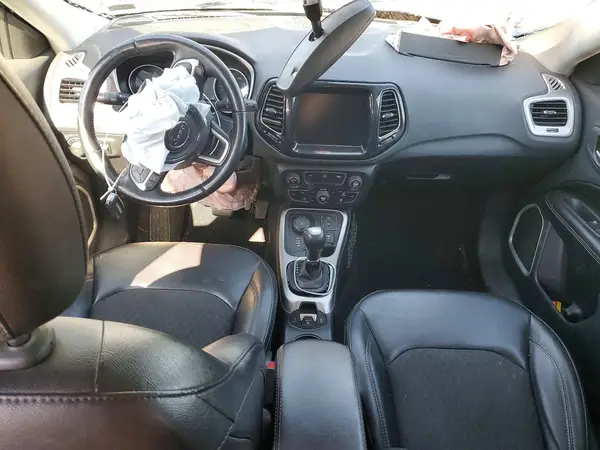 3C4NJDBB6KT761064 2019 JEEP COMPASS - Image 8
