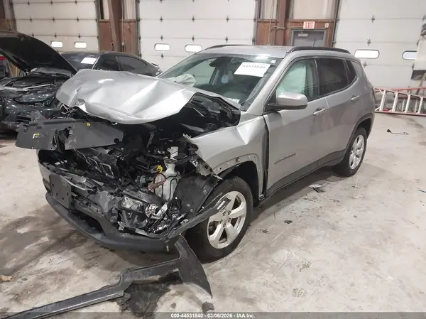 3C4NJDBB6KT806889 2019 JEEP COMPASS - Image 2