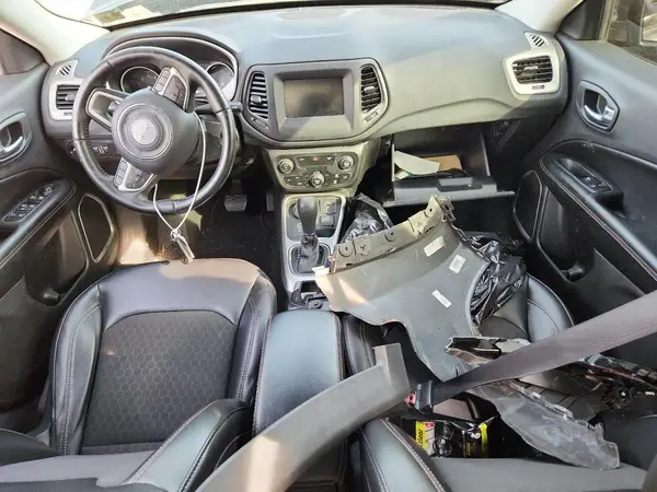 3C4NJDBB6KT836300 2019 JEEP COMPASS - Image 8