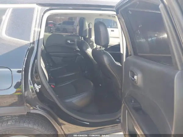 3C4NJDBB6KT840377 2019 JEEP COMPASS - Image 8