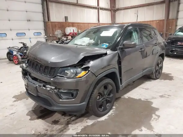 3C4NJDBB6LT139601 2020 JEEP COMPASS - Image 2