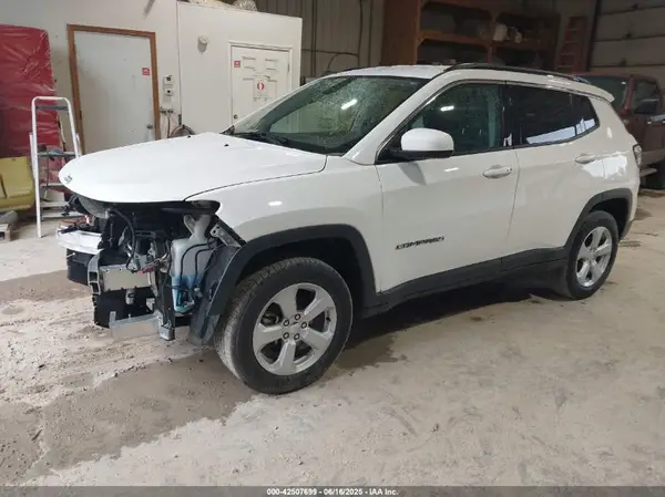 3C4NJDBB6LT252156 2020 JEEP COMPASS - Image 2