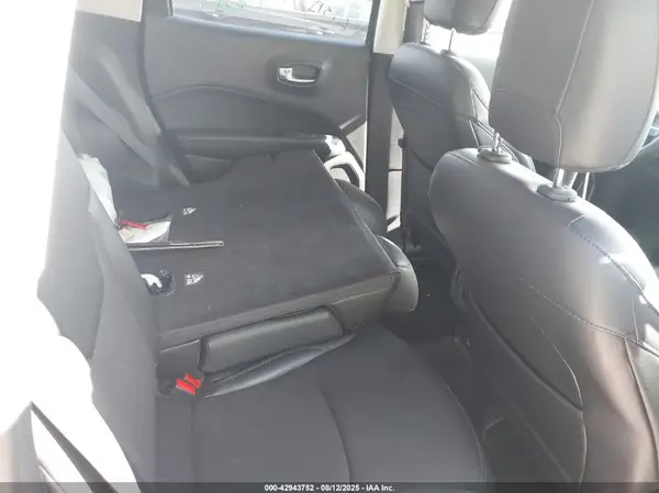 3C4NJDBB6MT547615 2021 JEEP COMPASS - Image 8