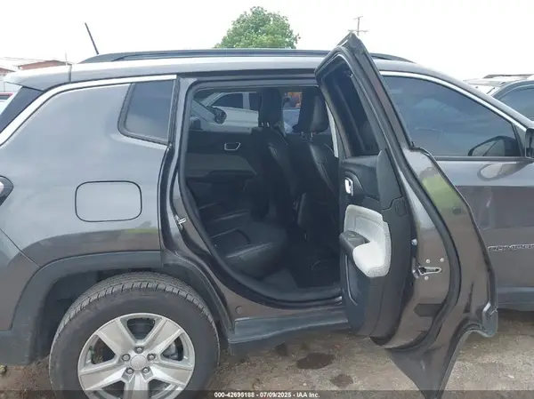 3C4NJDBB6NT106939 2022 JEEP COMPASS - Image 8