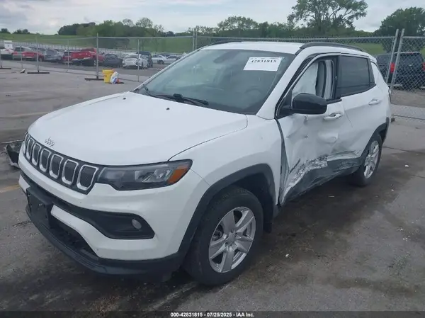 3C4NJDBB6NT156577 2022 JEEP COMPASS - Image 2