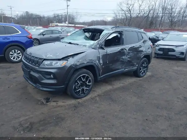 3C4NJDBB6NT197095 2022 JEEP COMPASS - Image 2