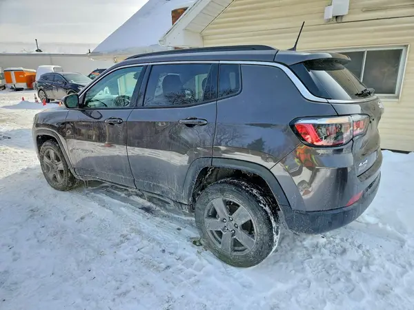 3C4NJDBB6NT230581 2022 JEEP COMPASS - Image 2