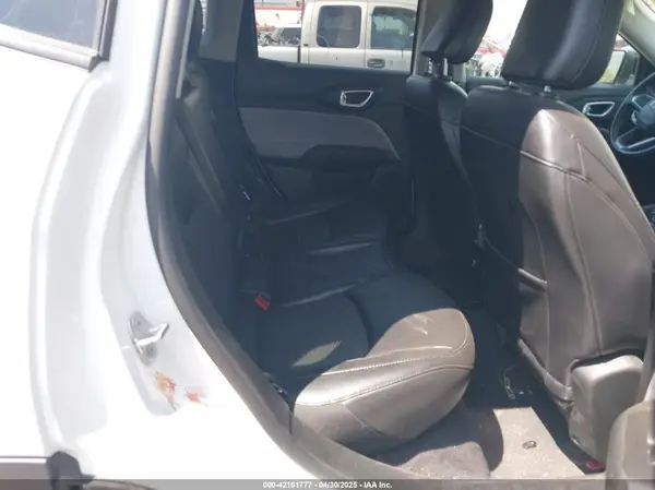 3C4NJDBB6NT235666 2022 JEEP COMPASS - Image 8