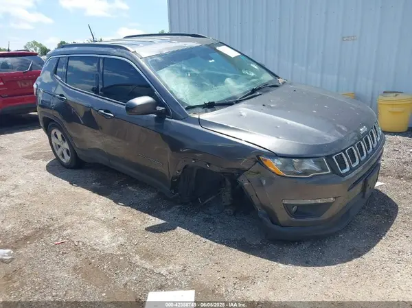 3C4NJDBB7JT103901 2018 JEEP COMPASS - Image 1