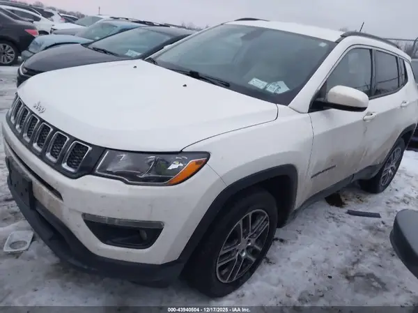3C4NJDBB7JT112064 2018 JEEP COMPASS - Image 2