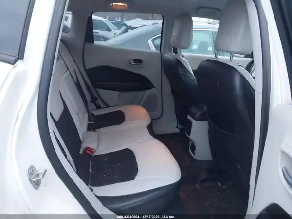 3C4NJDBB7JT112064 2018 JEEP COMPASS - Image 8
