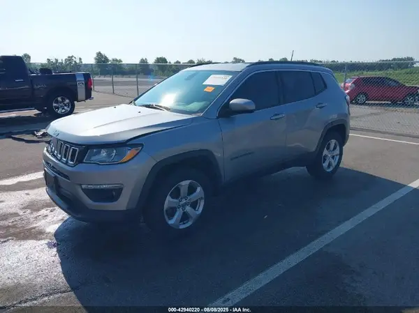 3C4NJDBB7JT112436 2018 JEEP COMPASS - Image 2