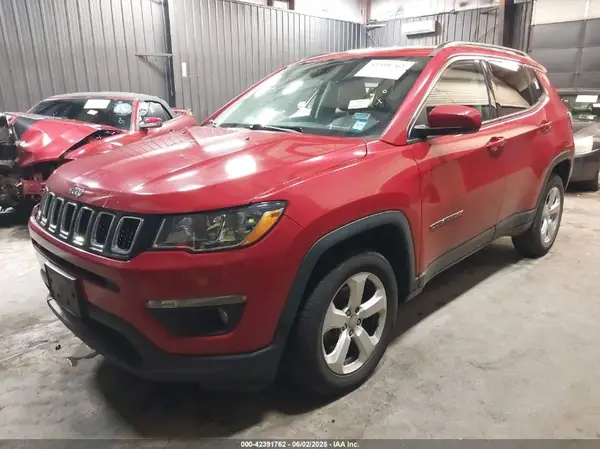 3C4NJDBB7JT114185 2018 JEEP COMPASS - Image 2