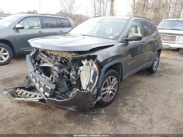 3C4NJDBB7JT114395 2018 JEEP COMPASS - Image 2