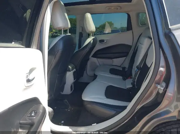 3C4NJDBB7JT114493 2018 JEEP COMPASS - Image 8