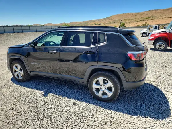 3C4NJDBB7JT114767 2018 JEEP COMPASS - Image 2