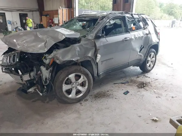 3C4NJDBB7JT115532 2018 JEEP COMPASS - Image 2