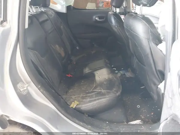 3C4NJDBB7JT115532 2018 JEEP COMPASS - Image 8