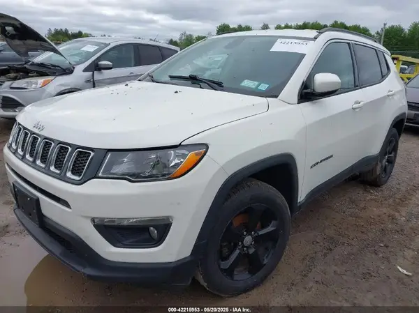 3C4NJDBB7JT128233 2018 JEEP COMPASS - Image 2