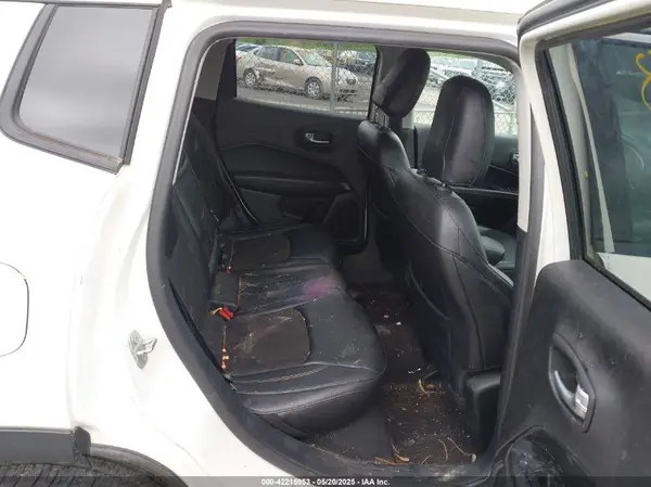 3C4NJDBB7JT128233 2018 JEEP COMPASS - Image 8