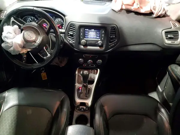 3C4NJDBB7JT138695 2018 JEEP COMPASS - Image 8